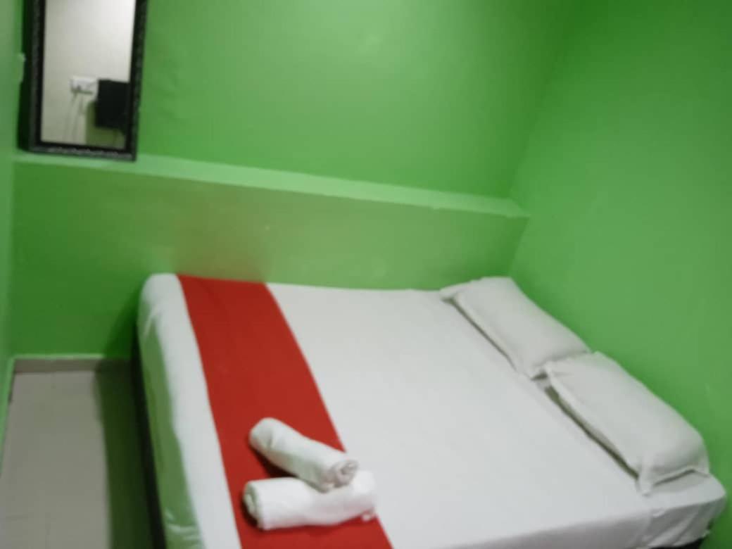 Ezi Hotel Кланг Экстерьер фото